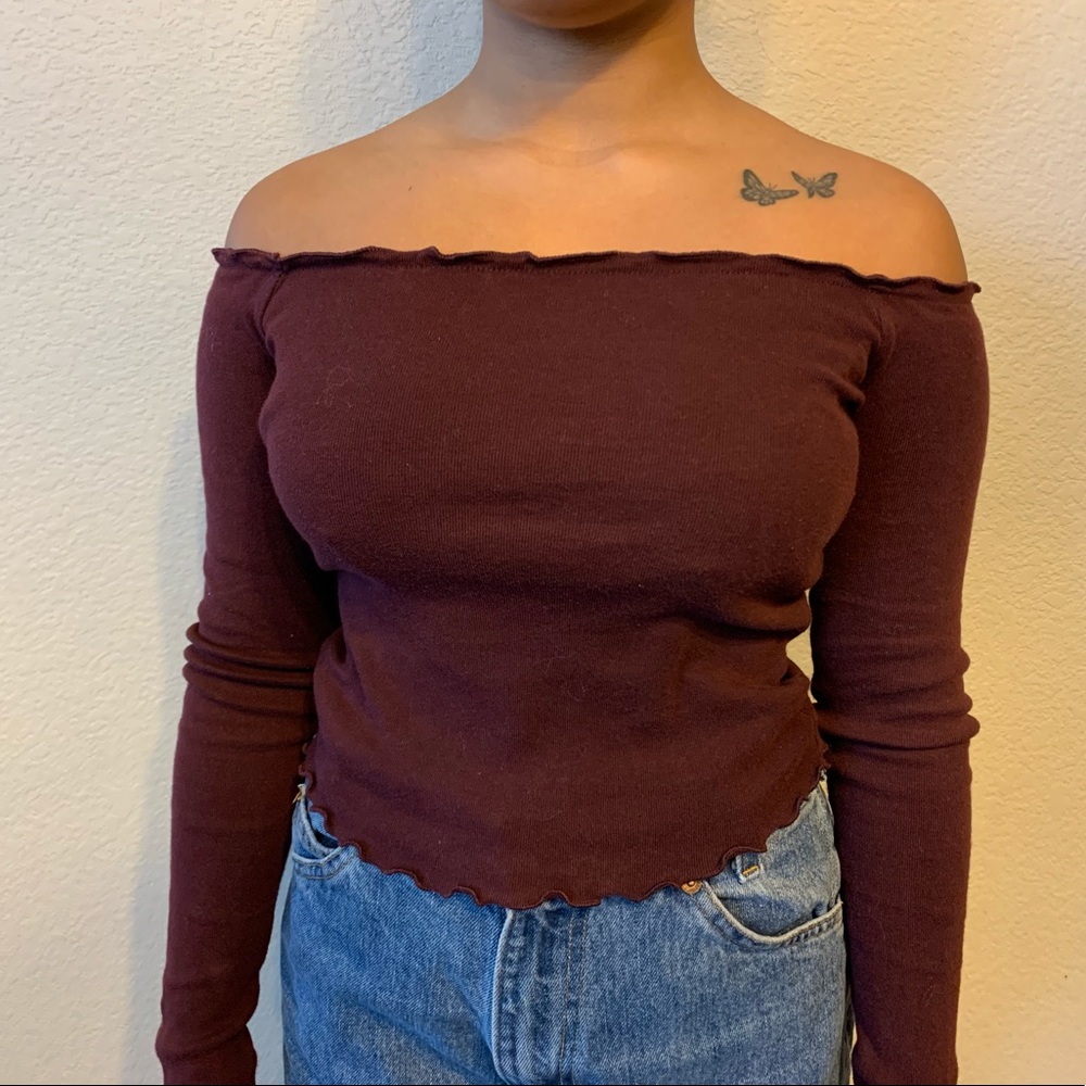 Off  Shoulder Solid Fitted ruffled top.